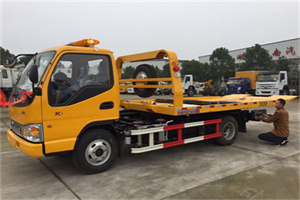 孙吴哪里有拖车服务