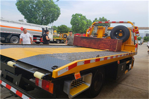 孙吴附近拖车电话号码服务