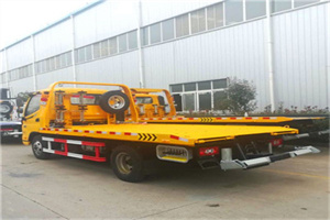 孙吴附近拖车救援搭电